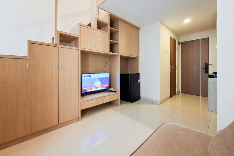 Television, Airy And Cozy Combined Loft Unit 2Br At Apartment Apple 1 Condovilla, Jakarta Selatan