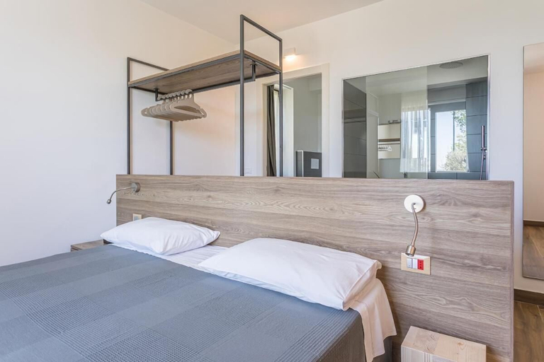 Bedroom, Room-insula Felix - Deluxe Triple Room w, Brescia