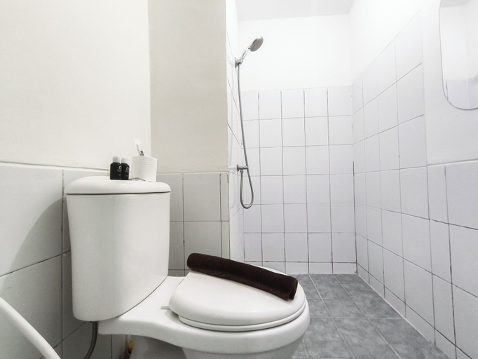 Bathroom 5, Practical 2Br For 3 Pax Near Braga At Grand Asia Afrika Apartment, Bandung
