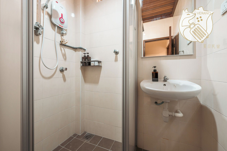 Bathroom 5, 20pax Bali Villa with Karaoke & BBQ Area, Ampang