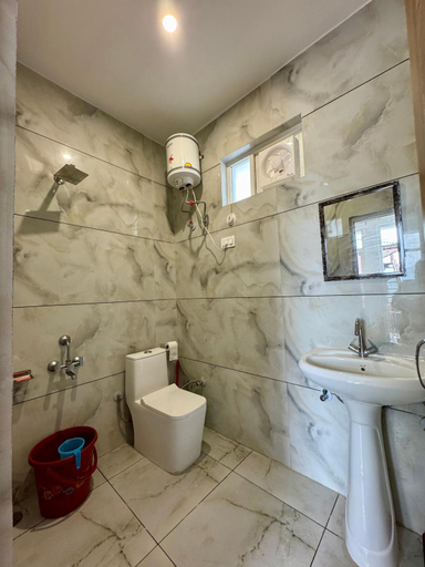 Bathroom 4, Be Happy HomeStay, Kangra