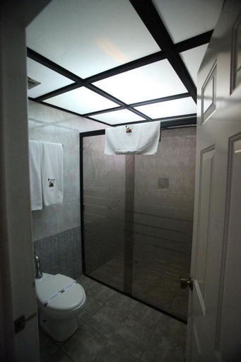 Bathroom 4, Motel Mediterraneo, Mexicali