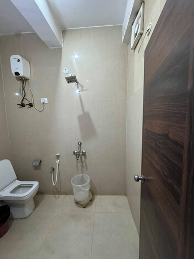 Bathroom 2, Hotel SV Near Noida Metro Station 52, Gautam Buddha Nagar