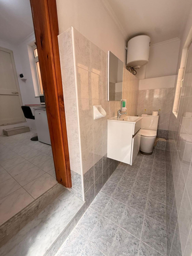 Bathroom, Private rooms with bathroom in Valletta