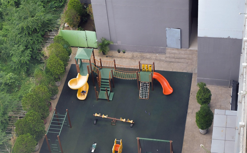 Children's play area - outdoor, Cozy Living 2Br Nifarro Park Apartment, Jakarta Selatan
