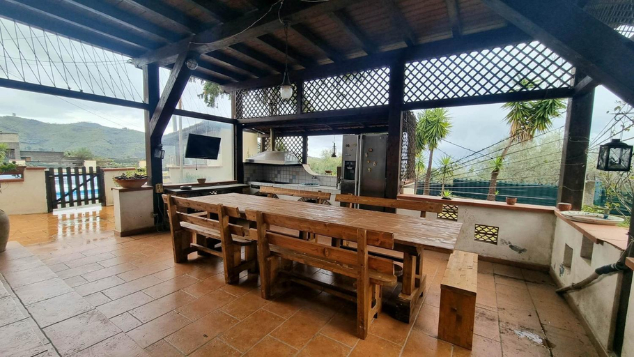 Food & Drinks, Villa immersa nel verde dell Etna, Catania