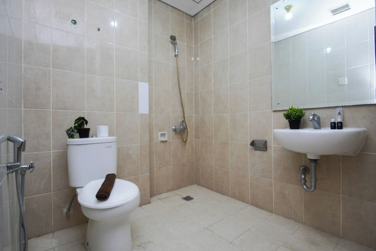 Interior 5, Roomy And Tidy 3Br At Apartment Nifarro Park, Jakarta Selatan