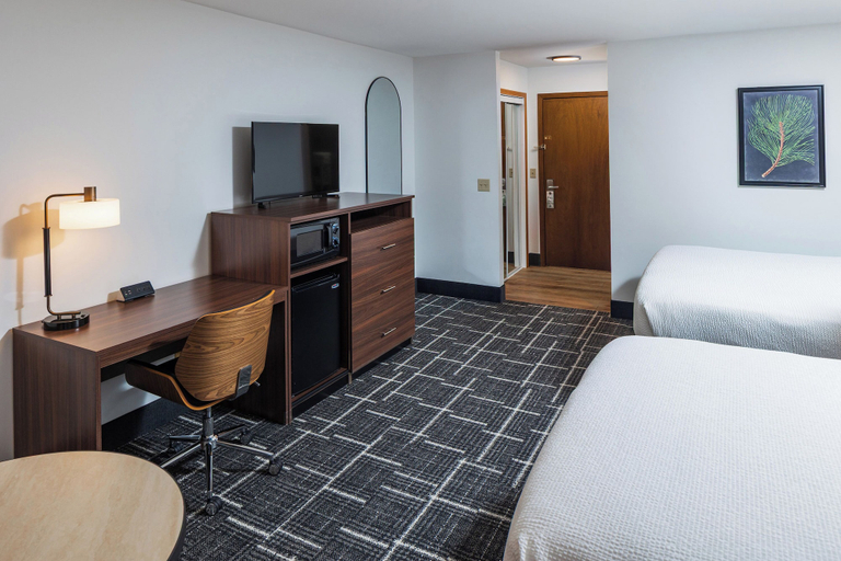 Bedroom 3, Pine Grove Resort, Door