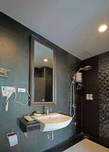 Bathroom 3, Srisawara Casa Hotel, Mueang Krabi