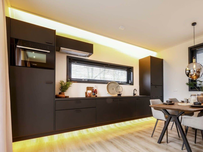 Dining 4, Holiday Home in Hulshorst With Terrace
