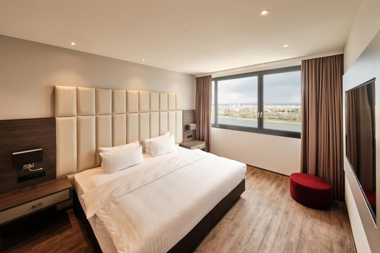 Bedroom 5, Radisson Blu Hotel, Bonn, Bonn