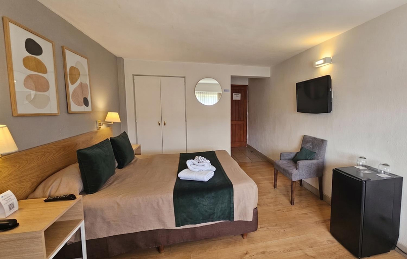 Bedroom 3, Hotel Plaza Bariloche, Bariloche