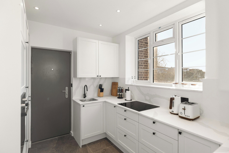 Private kitchen 2, Apartment - Sleeps 8 - Golders Green 10 mins, London