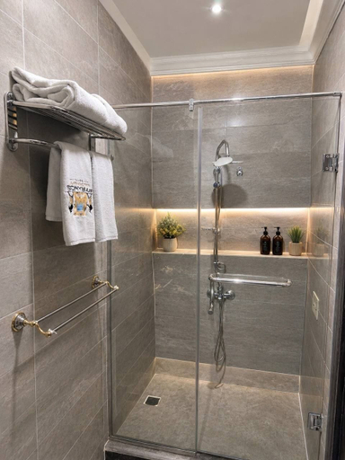 Bathroom 4, A pyramids view, Al-Ahram