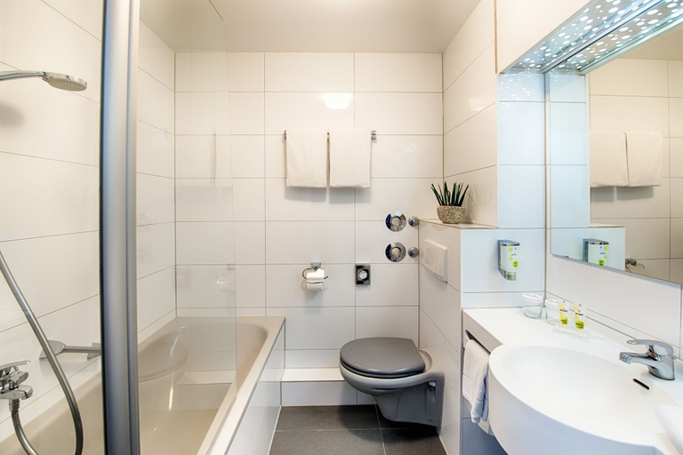 Bathroom 4, ACHAT Hotel Hockenheim, Rhein-Neckar-Kreis