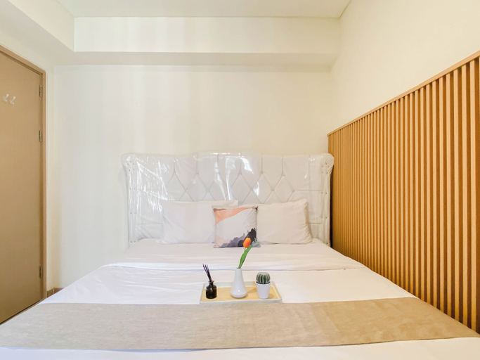Room 4, Neat Beige 2Br At Apartment Meikarta District 1 Near Dian Harapan School, Cikarang