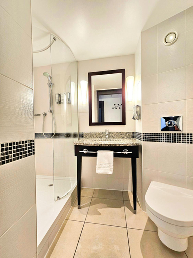 Bathroom 3, Hampton by Hilton London Croydon, London