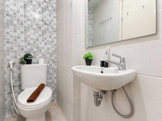 Bathroom 4, Nice Room Studio Apartment at Tokyo Riverside PIK 2, Tangerang