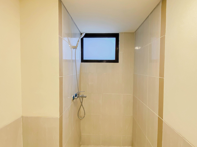 Bathroom 3, Cozy 3Br Apartment With Minimalist Style At Meikarta, Cikarang