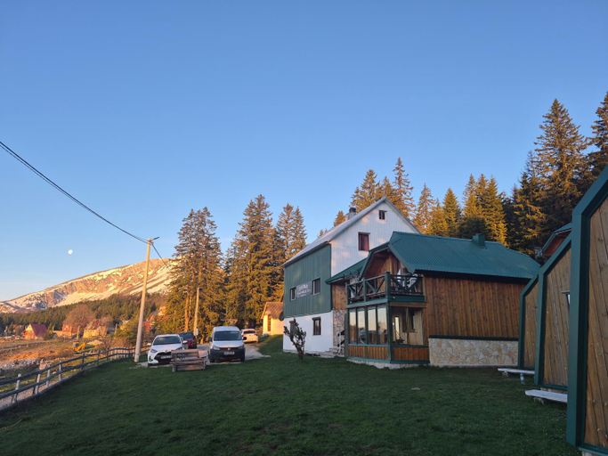 Exterior & Views 4, Razvrsje Co