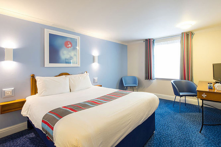 Bedroom 4, Travelodge Cardiff Airport Hotel, Vale of Glamorgan