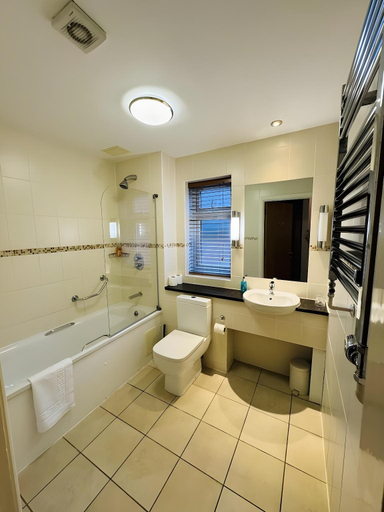 Bathroom 4, Blaby Westfield Hotel, Leicestershire