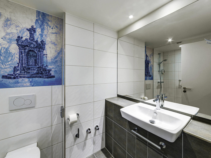 Bathroom 5, ibis Styles Rastatt Baden-Baden, Rastatt