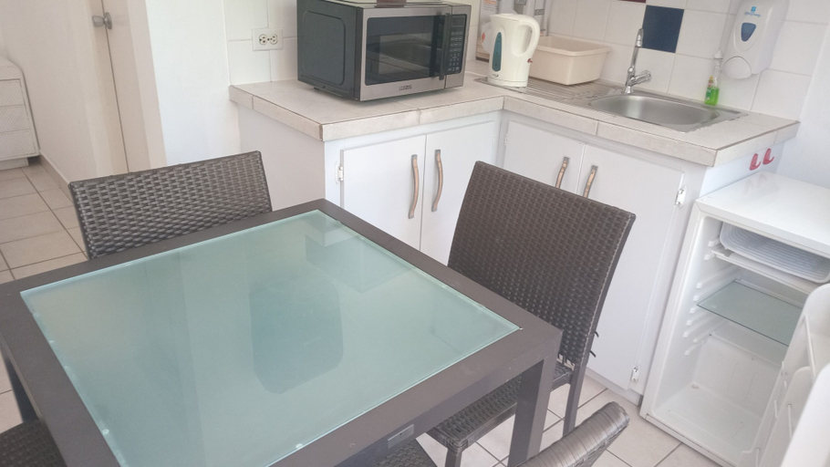 Private kitchenette 5, WEAVING MILL ARUBA HOSTEL