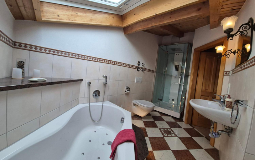 Bathroom 2, Unterlandtal Ferienwohnungen, Berchtesgadener Land