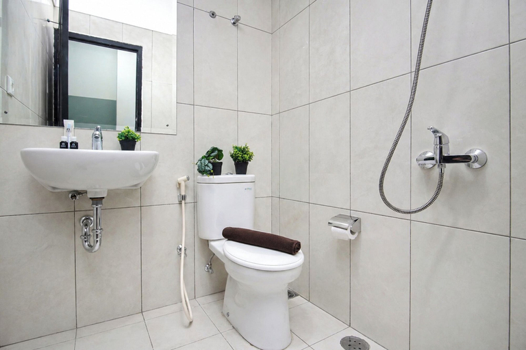 Interior 4, Cozy And Homey Studio Room At Apartment Nifarro Park, Jakarta Selatan