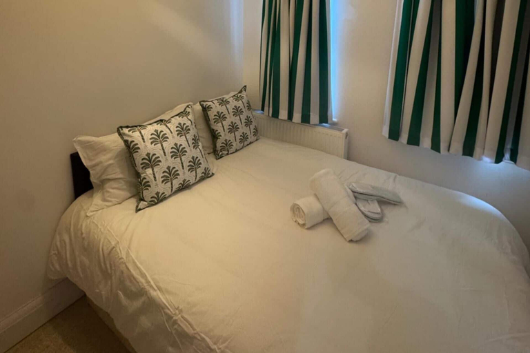 Room 5, 1 Bed - Sleeps 3 - Free Parking, London