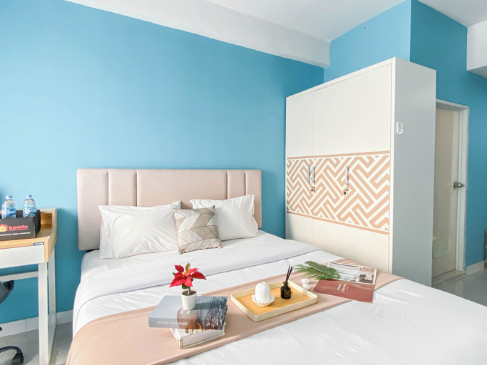 Room 5, Neat Studio With Blue Toned Wall At Dramaga Tower Apartment, Bogor