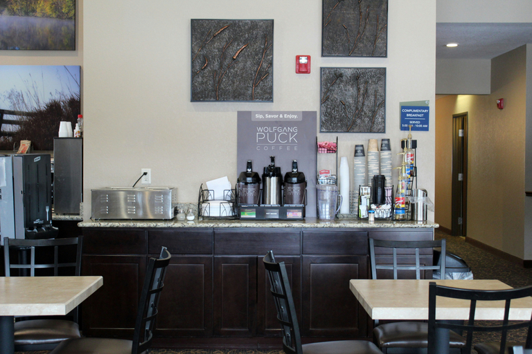 Food & Drinks 4, Boulders Inn Amp Suites Oak Ridge, Crawford