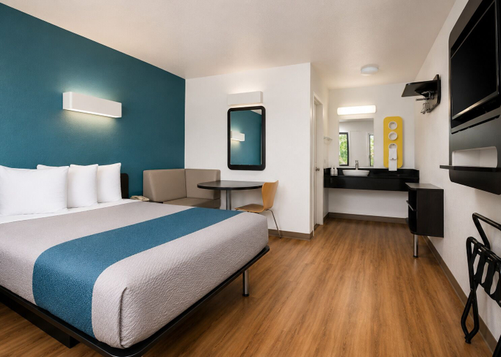 Bedroom 3, Motel 6 Camarillo, CA, Ventura