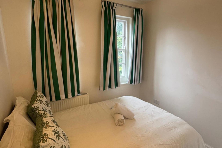 Room 3, 1 Bed - Sleeps 3 - Free Parking, London
