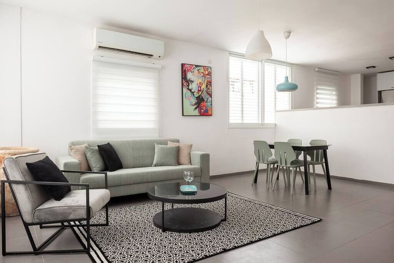 Living area 2, Bright 2BR Rooftop Walk to Beach