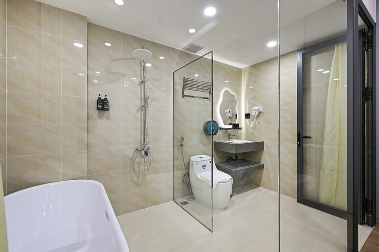 Bathroom 4, The Crown Airport Hotel, Tân Bình