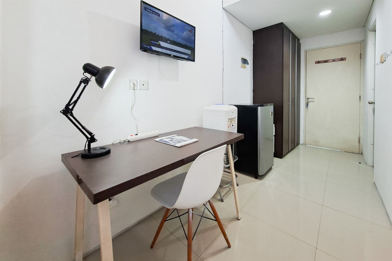 Interior 3, Comfy And Nice Studio (No Kitchen) At Apartment Kubikahomy, South Tangerang