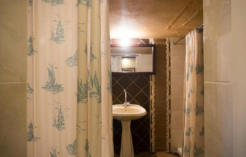 4, Student House, Madaba