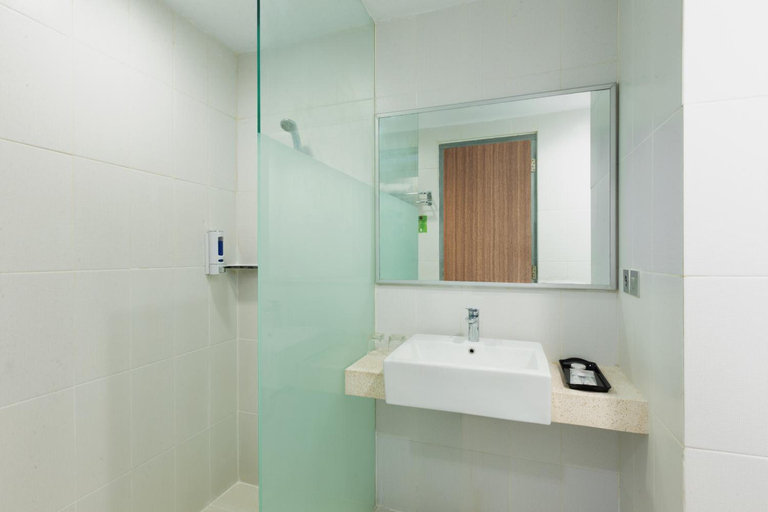 Burza Hotel Yogyakarta - Bathroom
