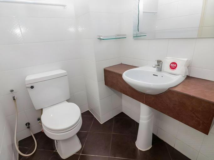 Bathroom 4, Aryan Suites Hotel, Din Dang