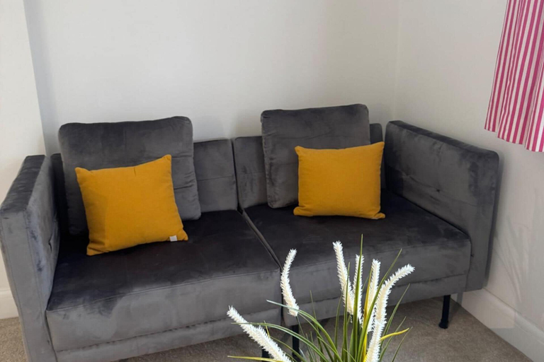Living area 2, 1 Bed - Sleeps 3 - Free Parking, London