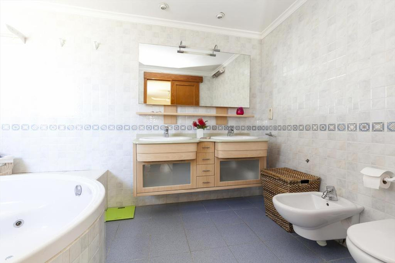 Bathroom 4, Sol de Mar 34 by homeprive, Alicante