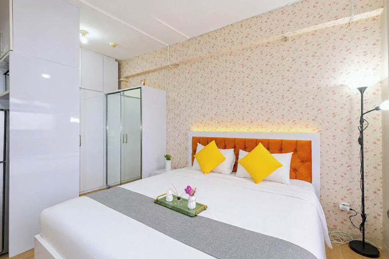 Room 2, Classic And Restful Studio Room At Apartment Green Pramuka City, Jakarta Pusat