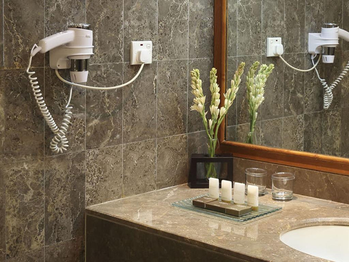 Bathroom 5, Aryaduta Menteng, Jakarta Pusat