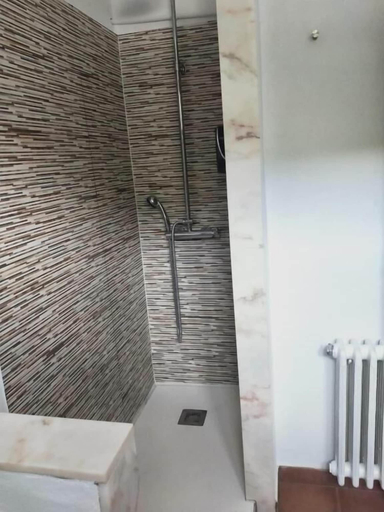Bathroom 2, Hostal Restaurant Sant Marçal, Girona