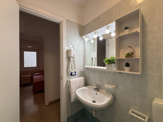 Bathroom 2, Three-Bedroom Apartment in a wonderful residence - By Beahost Rentals, Venezia