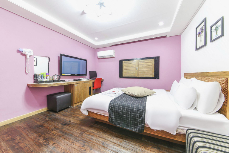 Bedroom 2, Chuncheon HOTEL Mong, Chuncheon