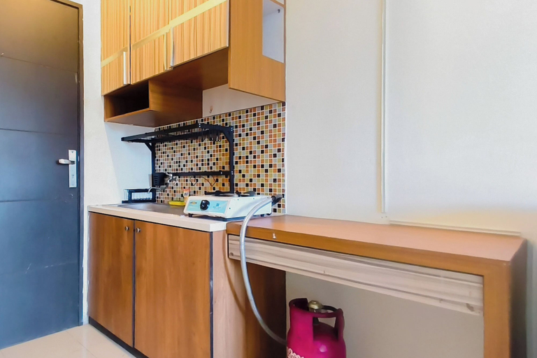Private kitchen 4, Restful And Warm Studio At Apartment Menara Rungkut, Surabaya
