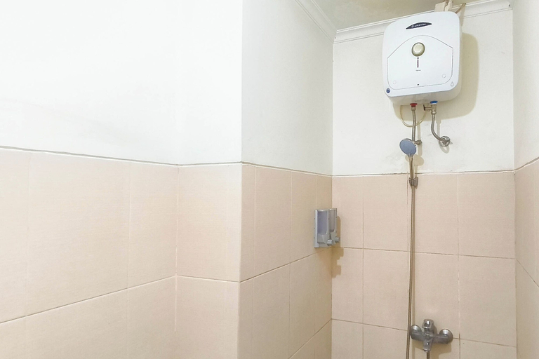 Bathroom 5, Studio Minimalist And Comfortable At Bale Hinggil Apartment, Surabaya